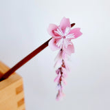 Bacchetta per capelli con fiori di ciliegio e Tsumamizaiku