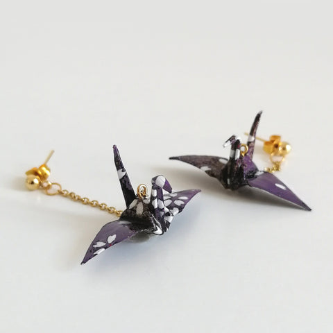 Orecchini gru viola con fiori di ciliegio
